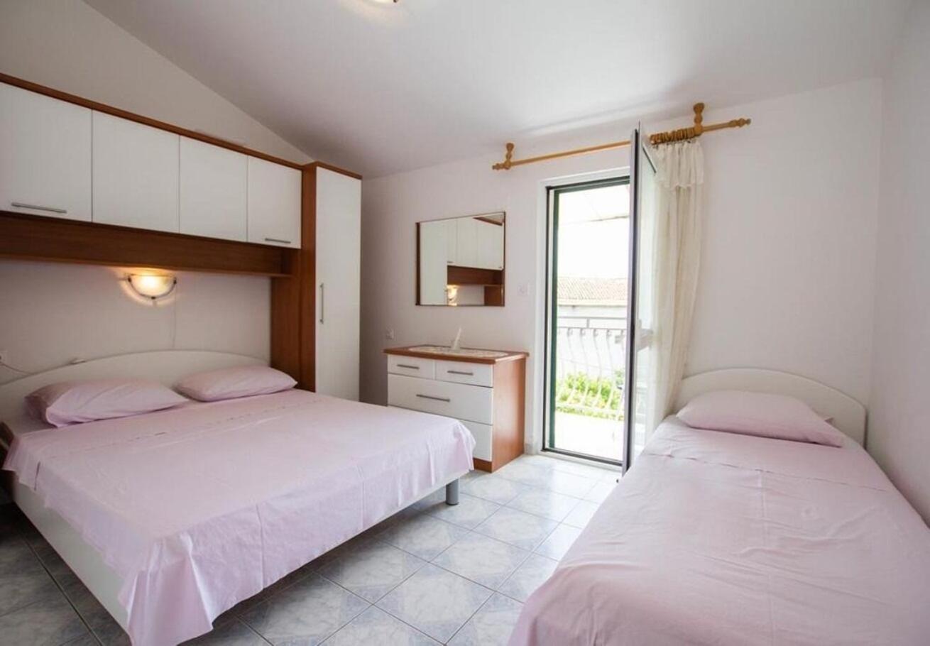 Apartments Juri Sućuraj Εξωτερικό φωτογραφία